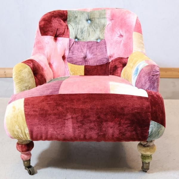 イギリスHALO(ハロ)のANNE CHAIR(アンチェア)。製品ごとに色や形 イギリスHALO(ハロ)のANNE CHAIR(アンチェア)。製品ごとに色や形