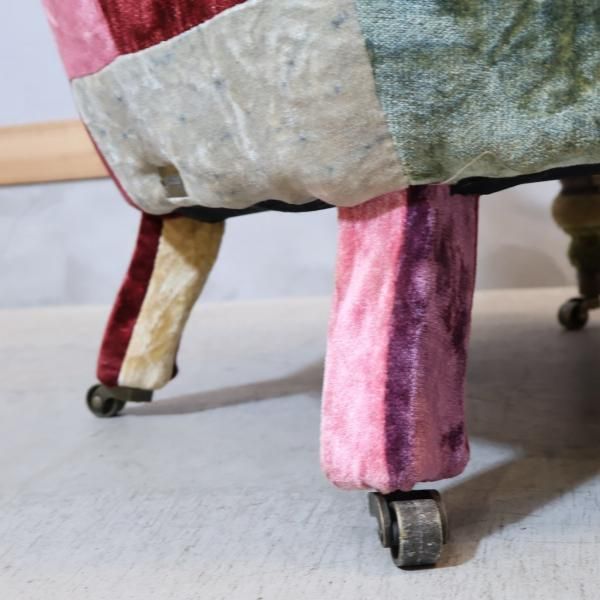 イギリスHALO(ハロ)のANNE CHAIR(アンチェア)。製品ごとに色や形 イギリスHALO(ハロ)のANNE CHAIR(アンチェア)。製品ごとに色や形