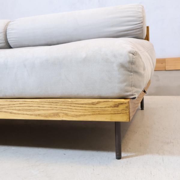a.depeche(アデペシュ)のfath day sofa(ファス デイ ソファ)です