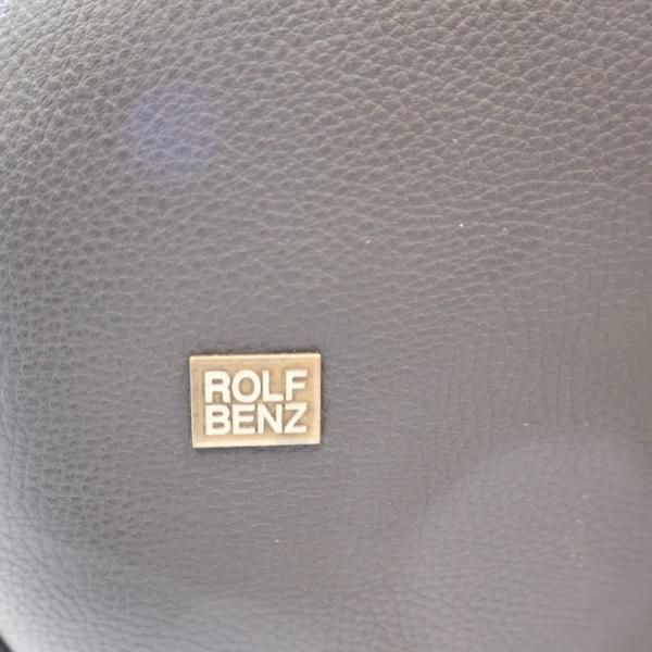 IDC OTSUKA(大塚家具)取扱いのドイツの高級家具メーカーROLF BENZ(ロルフベンツ)の8770 センターテーブルです！ガラスとスチールを組み合わせたモダンなデザインのコーヒーテーブル♪DG514 IDC OTSUKA(大塚家具)取扱いのドイツの高級家具メーカーROLF BENZ
