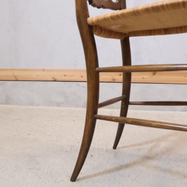 CHIAVARI(キアヴァリ) チェア。Cassina(カッシーナ)取り扱いのスーパー