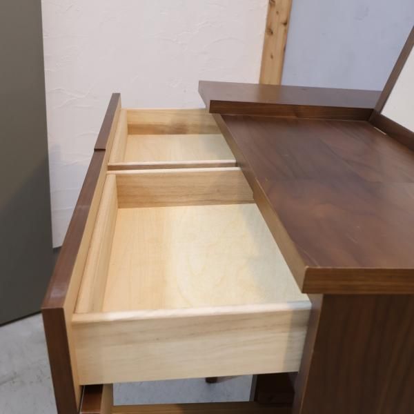 IDEE(イデー)のウォールナット e.a.u DRESSER(エアウドレッサー