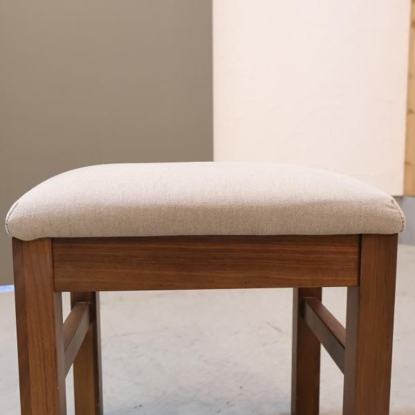 無印良品(MUJI)のコンパクトなウォールナット材 スツール
