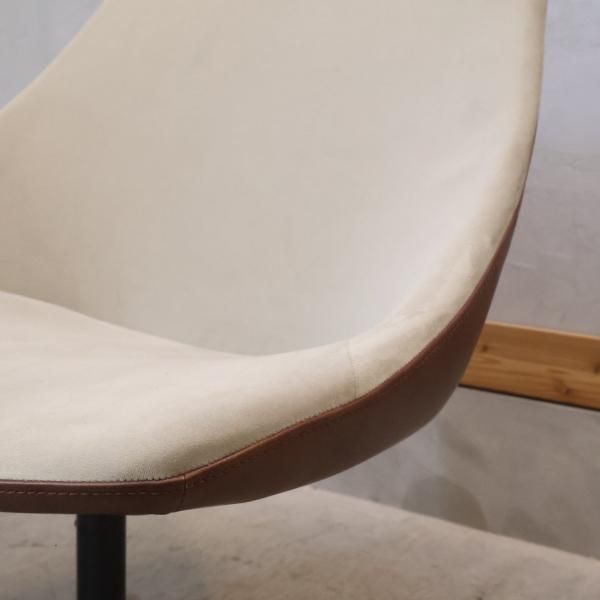 FLYMEe Noir(フライミーノワール)のラウンジチェアです。本革と