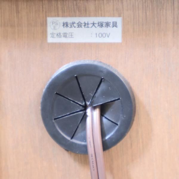 IDC大塚家具にて取り扱われていた、ビエンナ ナイトテーブルです