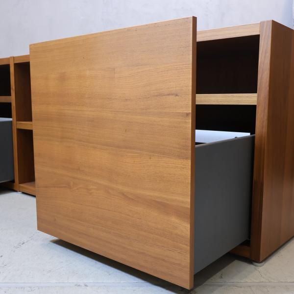 北欧デンマークのBoConcept(ボーコンセプト)のウォールナット