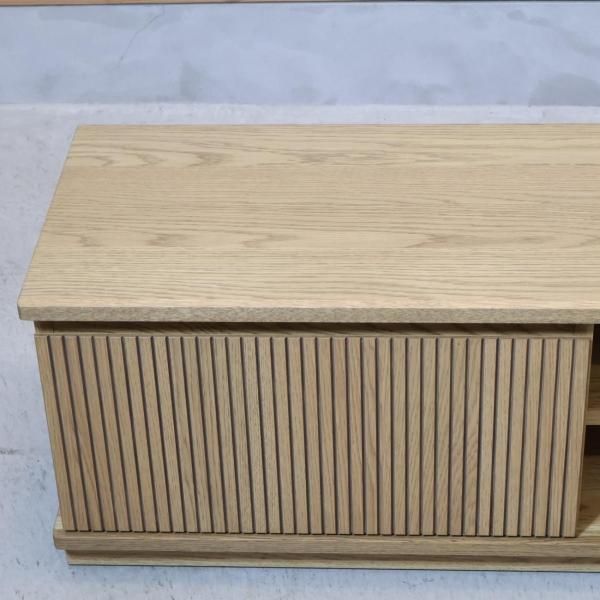 人気のunico(ウニコ)よりDIFE(ディフェ)シリーズ のオーク材テレビ