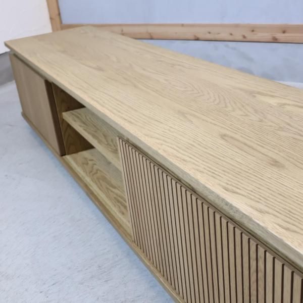 人気のunico(ウニコ)よりDIFE(ディフェ)シリーズ のオーク材テレビ