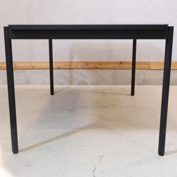 MK MAEDA (エムケーマエダ)より CHARME(シャルム)ダイニングテーブル