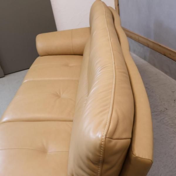 人気のkarimoku(カリモク家具)より本革を使用したZU3403 3人掛け