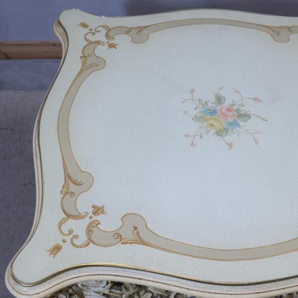 イタリアの老舗装飾家具メーカー SILIK(シリック)のダイニングテーブル