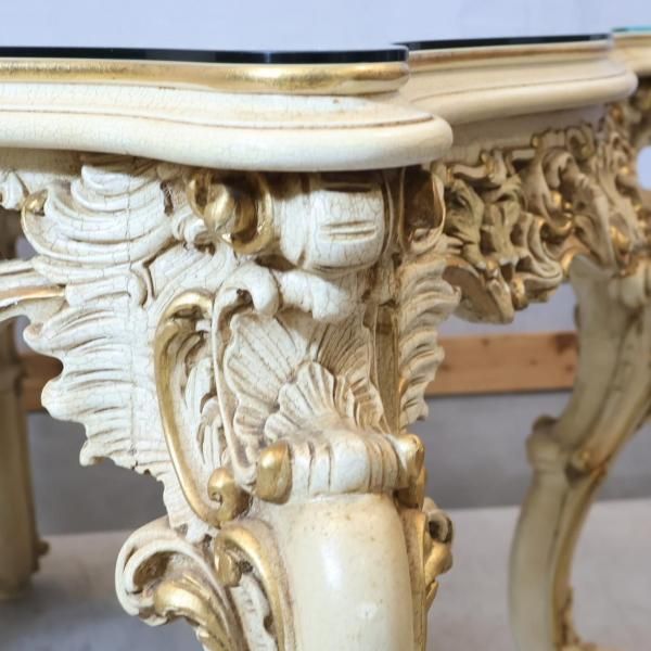 イタリアの老舗装飾家具メーカー SILIK(シリック)のダイニングテーブル