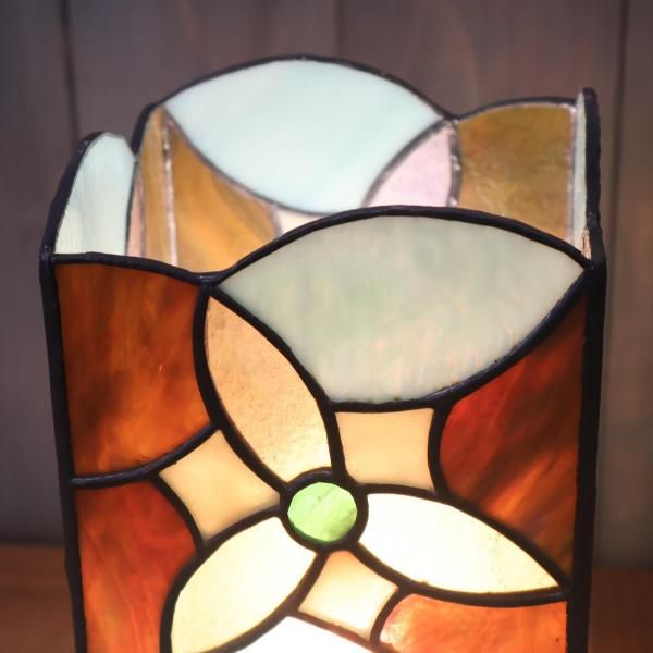 【新品未使用】アンティーク調 ステンドグラス 卓上ランプ 新品未使用】アンティーク調 ステンドグラス 卓上ランプ