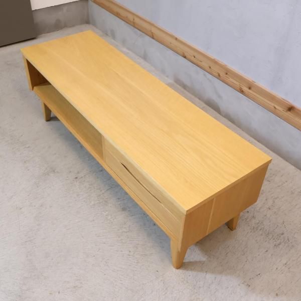 unico(ウニコ)のSIGNE(シグネ)シリーズのAVボードです。オーク材の