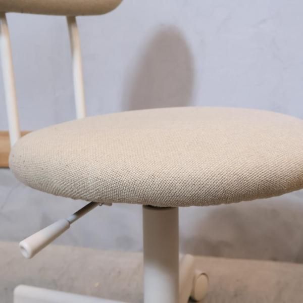 人気の無印良品(MUJI)よりワーキングチェアーです。SOHOから