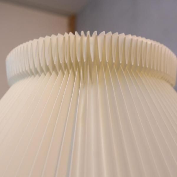 北欧の名作照明LE KLINT(レクリント)の351フロアランプです。一