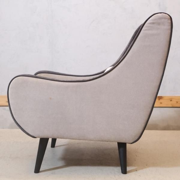 Francfranc(フランフラン)のピルティ 1人掛けソファです。曲線的な