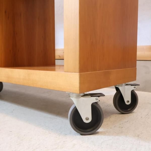 北欧デンマークのBoConcept(ボーコンセプト)のチェリー キャスター付き