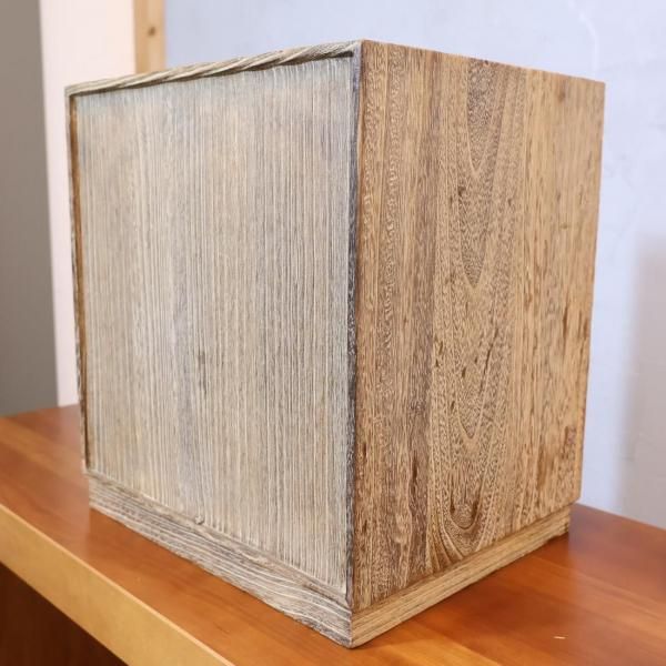 ヴィンテージの木製小引出しです。味のある昭和レトロな雰囲気の小物