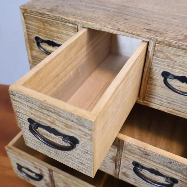 ヴィンテージの木製小引出しです。味のある昭和レトロな雰囲気の小物