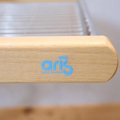 イタリアの老舗メーカー aris(アリス)の折り畳み式のアイロンスタンド