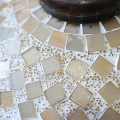 くびれた壺のような形をしたレトロなトルコランプです。モザイクガラス