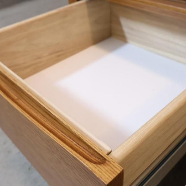 unico(ウニコ)のSIGNE(シグネ)シリーズのキッチンボードです。オーク材