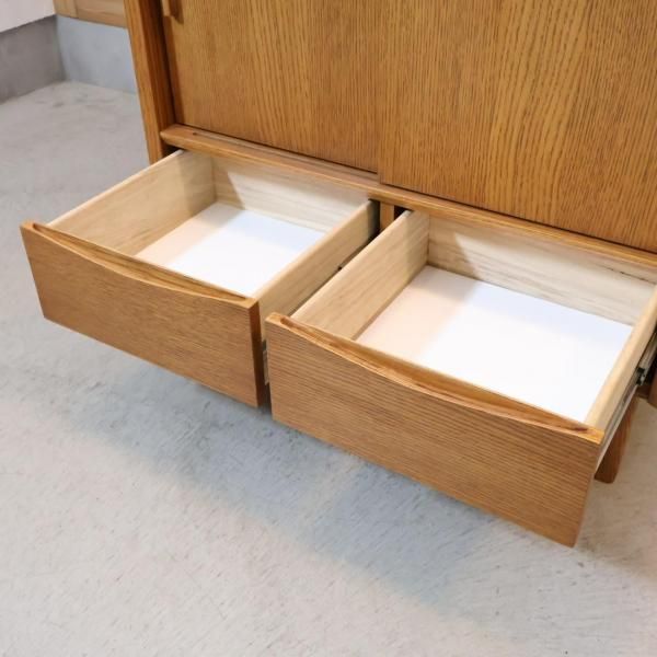 unico(ウニコ)のSIGNE(シグネ)シリーズのキッチンボードです。オーク材