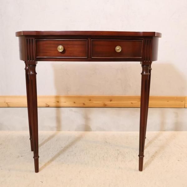 IDC OTSUKA(大塚家具)のコンソールテーブルです。味わい深いシックな