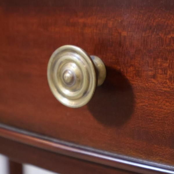 IDC OTSUKA(大塚家具)のコンソールテーブルです。味わい深いシックな