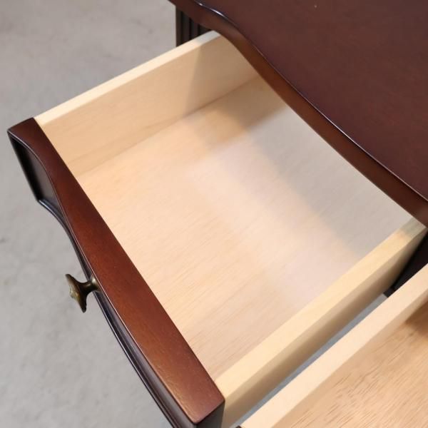 IDC OTSUKA(大塚家具)のコンソールテーブルです。味わい深いシックな