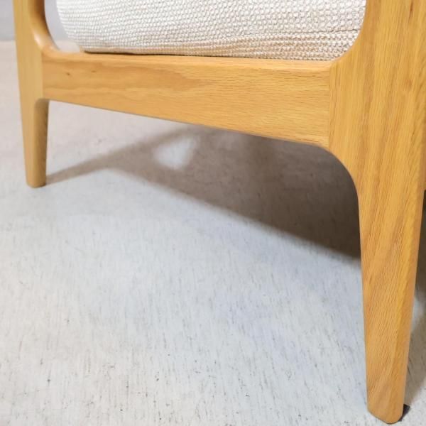 MARUNI60(マルニロクマル) のオーク材 2人掛けソファです。北欧