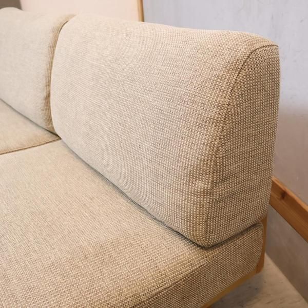 人気の無印良品(MUJI)のゆったり座れるアームレスソファ 2