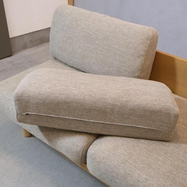 人気の無印良品(MUJI)のゆったり座れるアームレスソファ 2