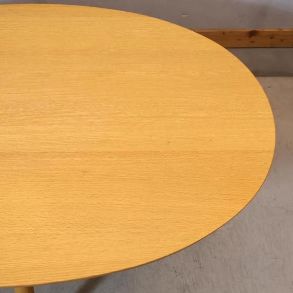 飛騨の家具メーカーKASHIWA(柏木工)のオーク材を使用した