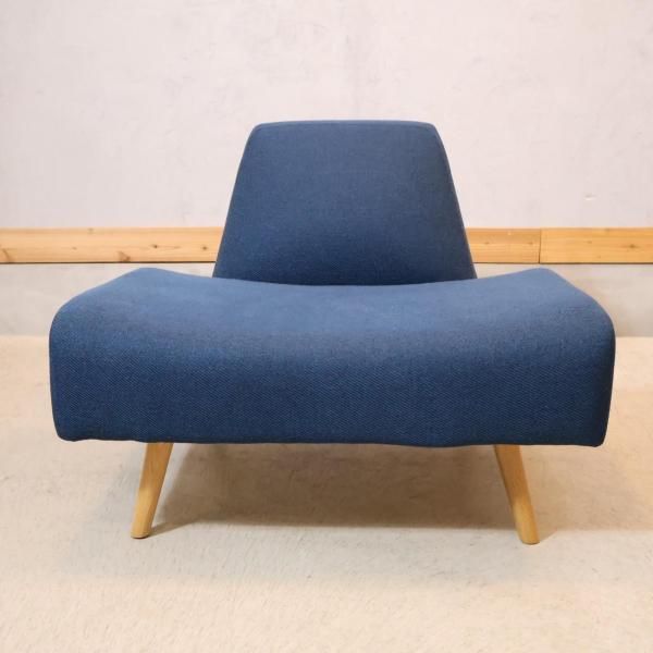 IDEE(イデー)のAOSOFA(アーオソファ)1シーターです。低めのフォルムで