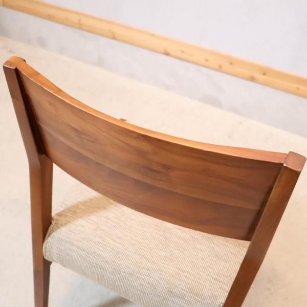 OTSUAK(大塚家具製造)のウォルナット材を使用したダイニング