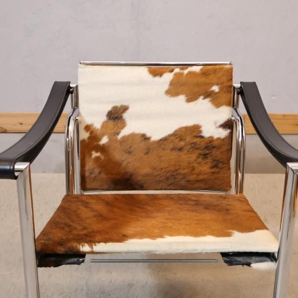 Cassina(カッシーナ)で取り扱われているLC1 スリングチェア/仔牛