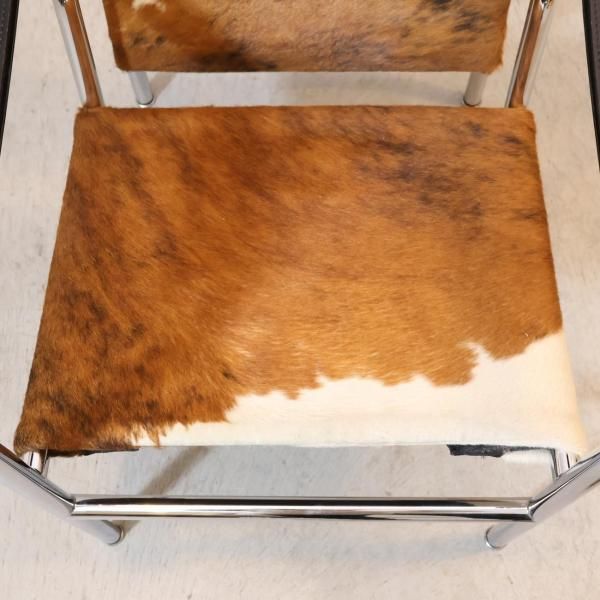 Cassina(カッシーナ)で取り扱われているLC1 スリングチェア/仔牛毛皮