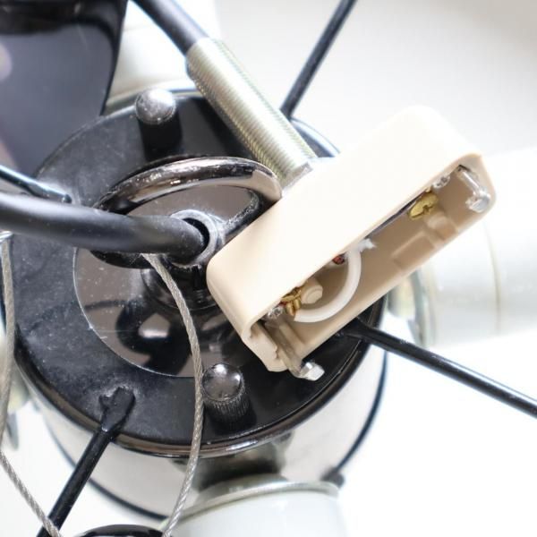 IDEE(イデー)ORB CEILING LAMP(オーブシーリングランプ)です。シェード