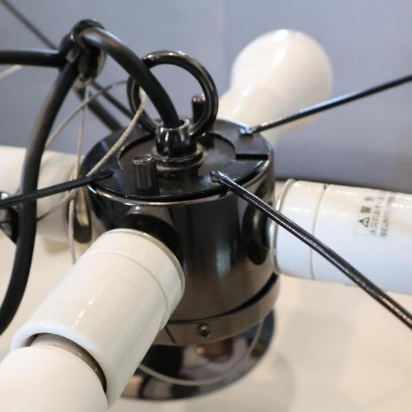 IDEE(イデー)ORB CEILING LAMP(オーブシーリングランプ)です。シェード