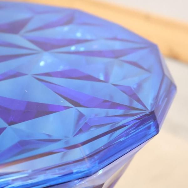イタリアのデザイナーズ家具ブランドKARTELL(カルテル)のSTONE