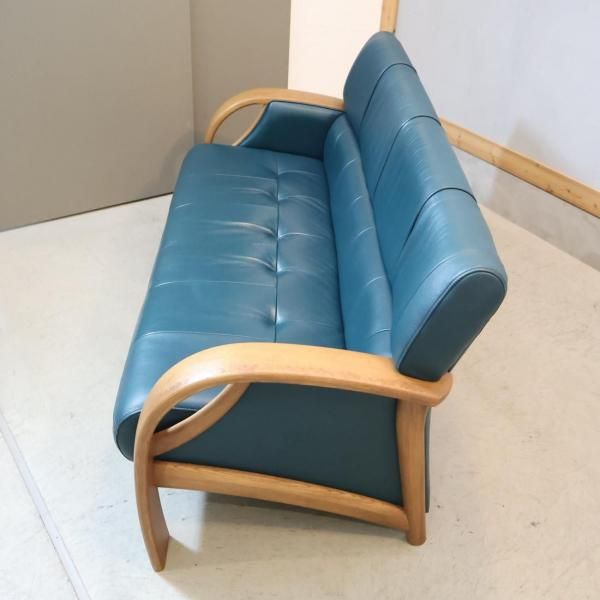 人気のkarimoku(カリモク家具)よりWT33シリーズ、本革を使用した3人