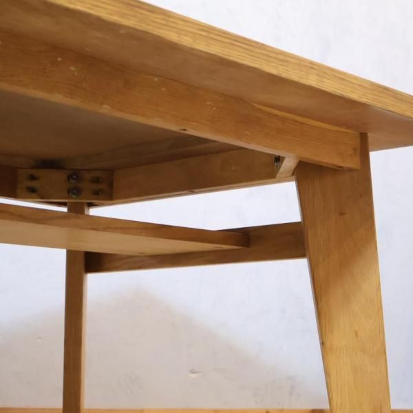 人気のunico(ウニコ)のCORSOシリーズ ダイニングテーブルです。オーク