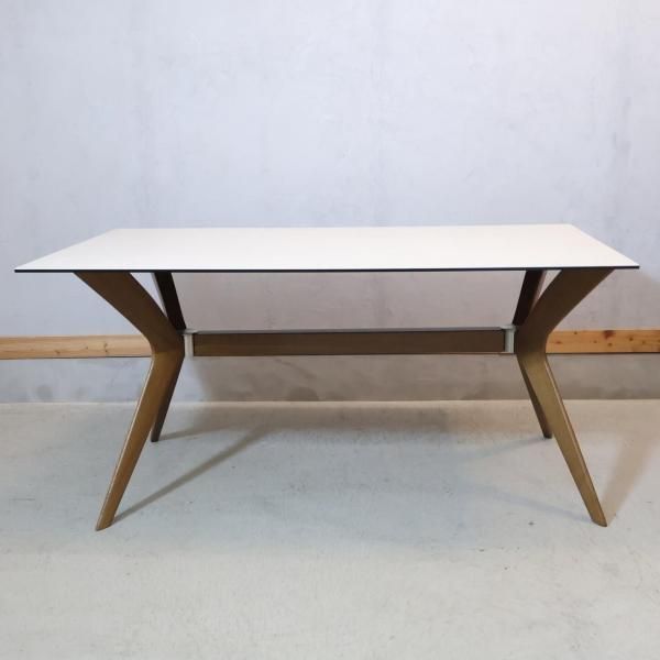 イタリアのCalligaris(カリガリス)社のTOKYO(トーキョー) ダイニング