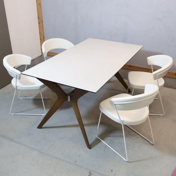 イタリアのCalligaris(カリガリス)社のTOKYO(トーキョー
