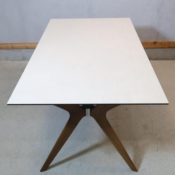 イタリアのCalligaris(カリガリス)社のTOKYO(トーキョー) ダイニング