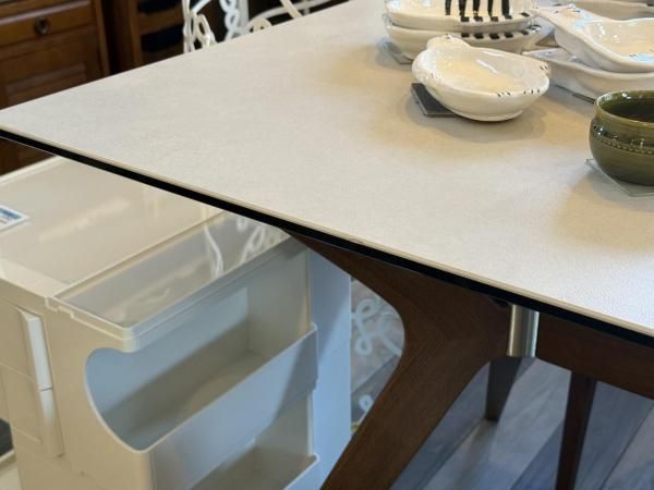 イタリアのCalligaris(カリガリス)社のTOKYO(トーキョー) ダイニング