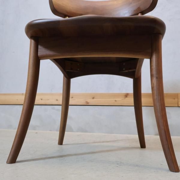 キツツキ 木製ダイニングチェアクレッセント キツツキマークでお馴染みの飛騨産業より佐々木 敏光デザインの