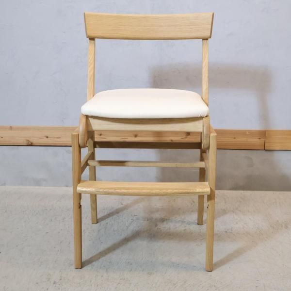 karimoku(カリモク)のデスクチェアー/XT0611IEです。座面と足